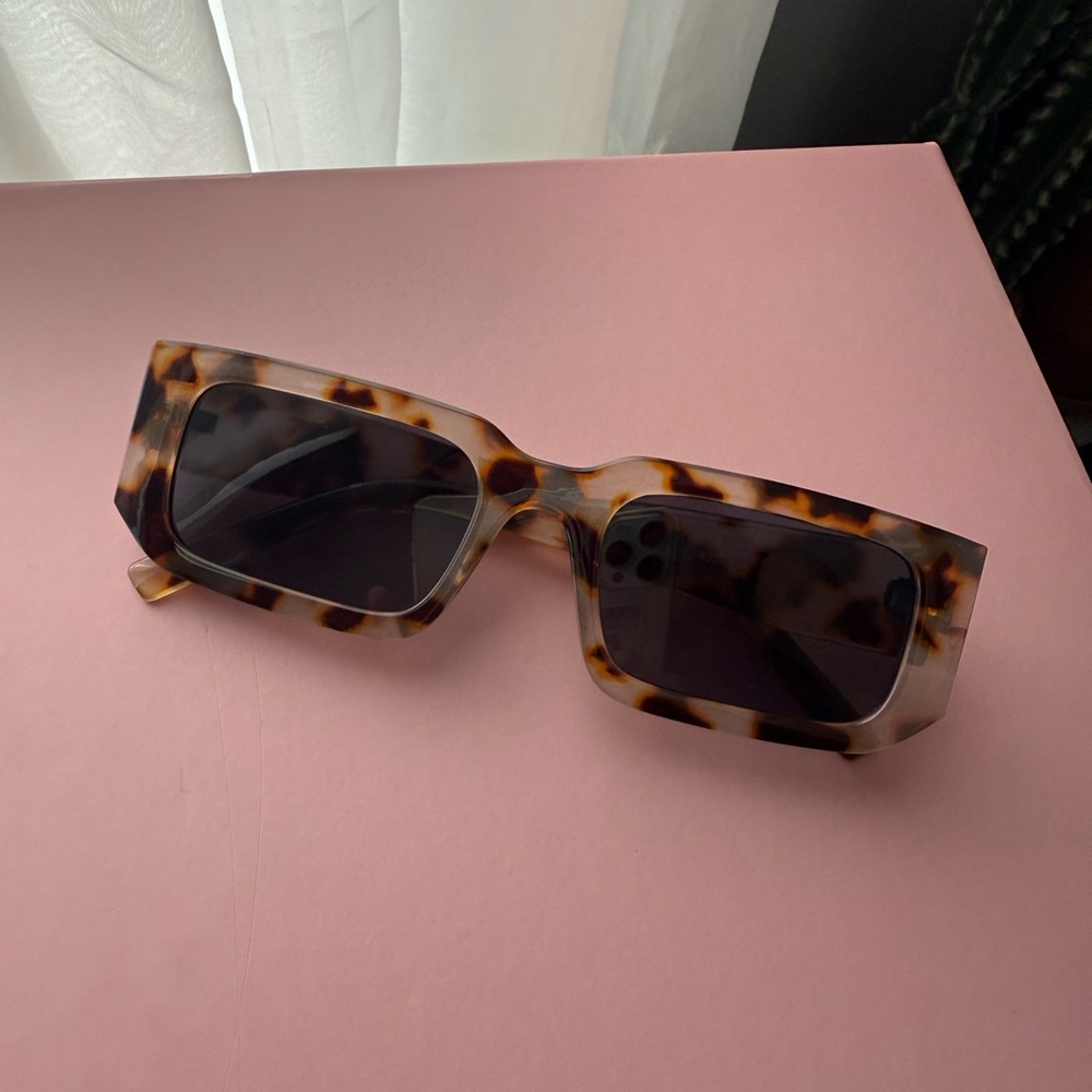 SOLD Rectangular Tortoise Print Sunglasses - Picture 8 of 9